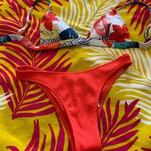 Holister bikini (SMALL BOTTOMS, XSMALL TOP)